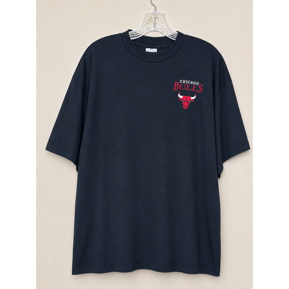 Vintage Chicago Bulls Embroidered Shirt, Magic Johnson Originals Brand Size M